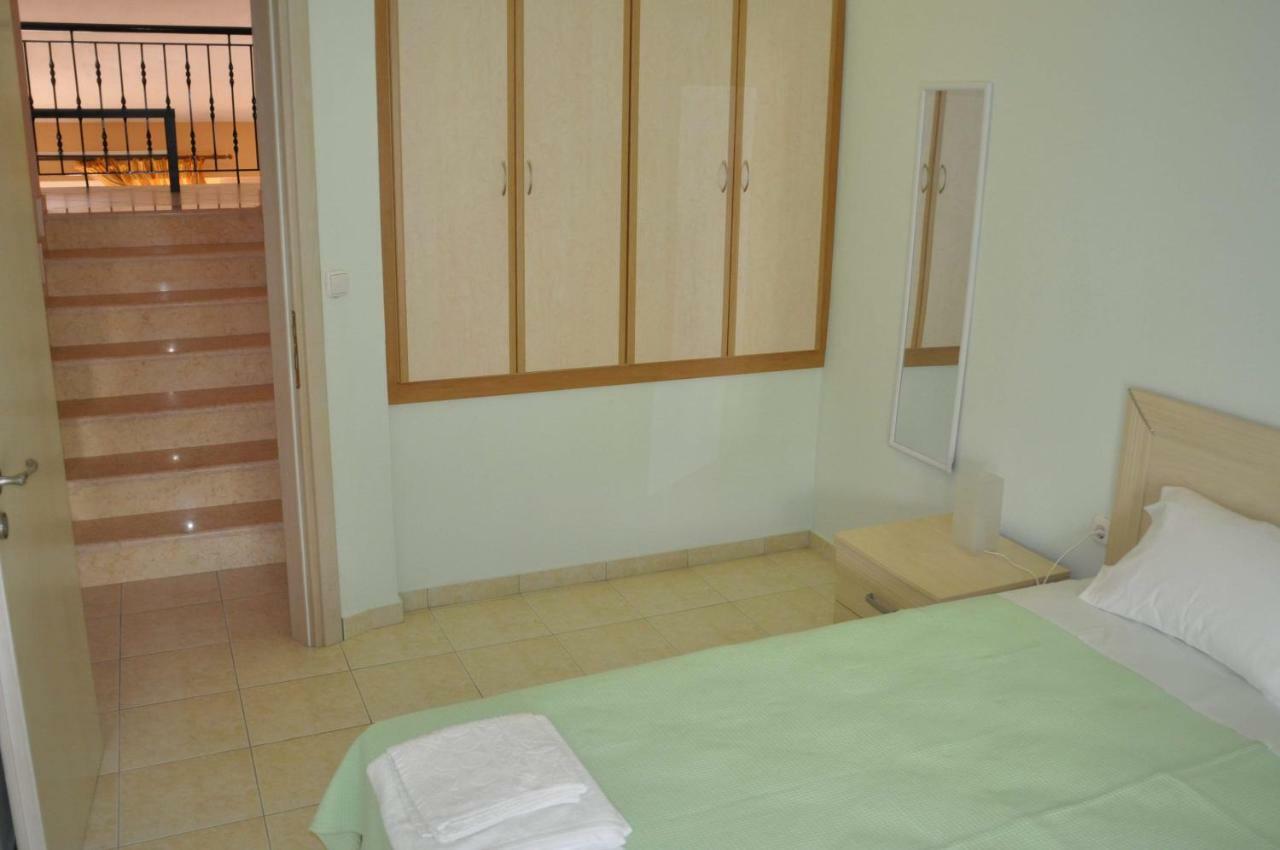 Feel Free Villa Palaiontsiflikion Exterior photo