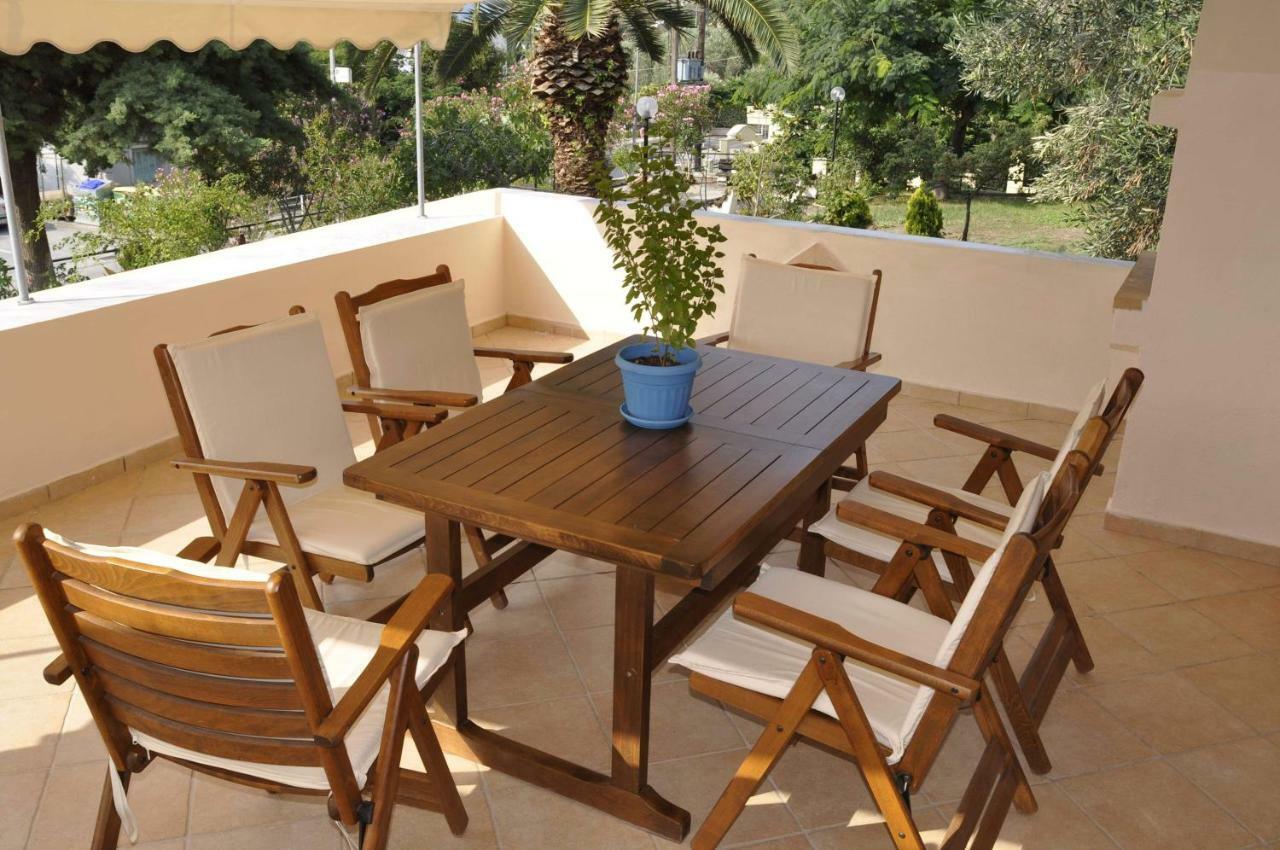 Feel Free Villa Palaiontsiflikion Exterior photo