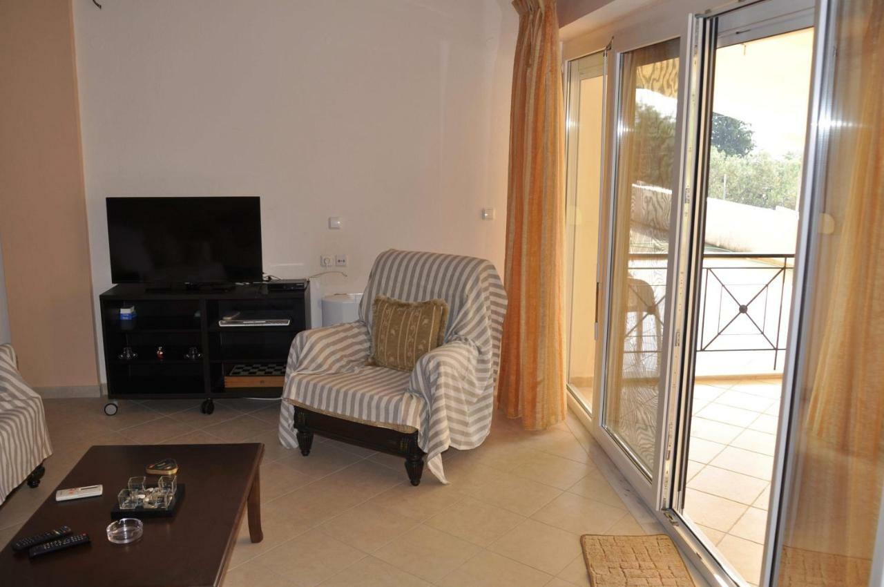Feel Free Villa Palaiontsiflikion Exterior photo